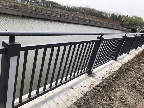 河道護欄